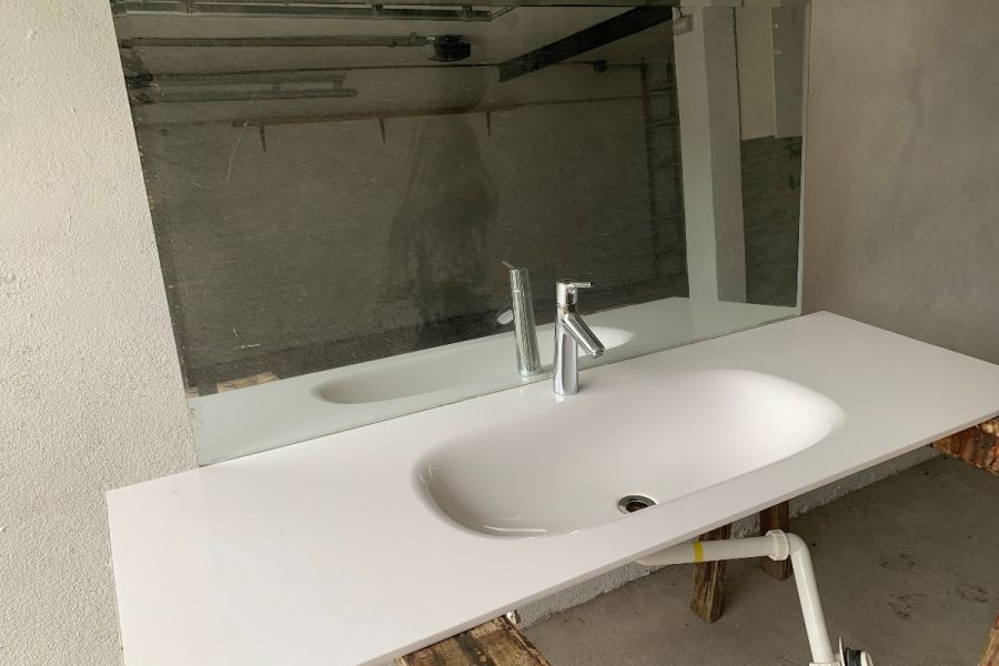 Waschbecken un Spiegel - Bild 2