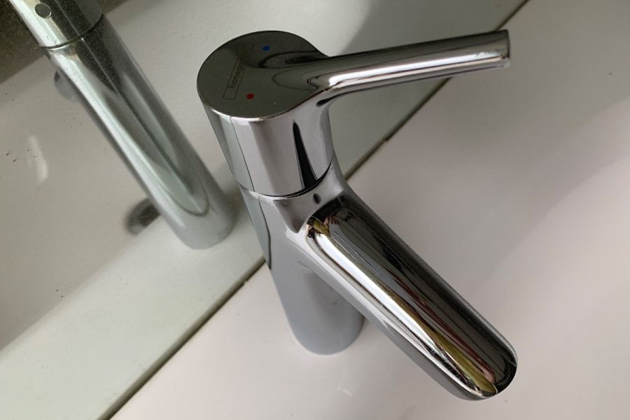 Waschbecken un Spiegel - Bild 3