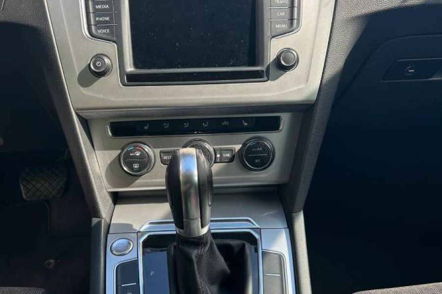 VW Passat Variant (BJ 2015) - Bild 4