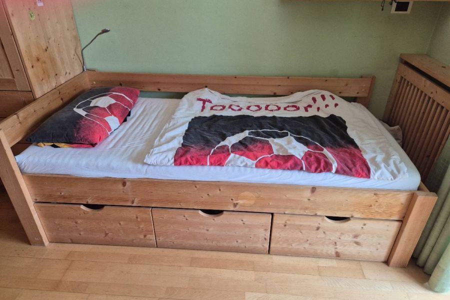 Einzelbett in Holz - Bild 1