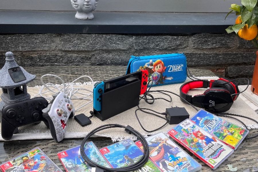 Nintendo Switch mit viel Zubehör (Sammlerzustand) - Bild 1