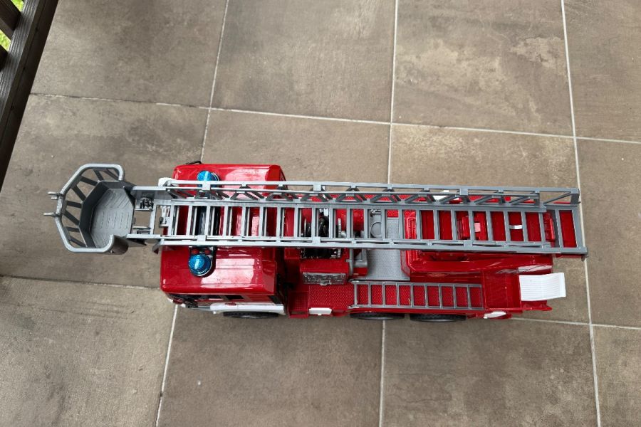MAN-Feuerwehrfahrzeug mit Drehleiter - Bild 4