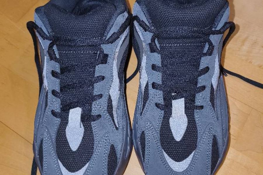 Yeezy Boost 700 V2 'Vanta - Bild 2