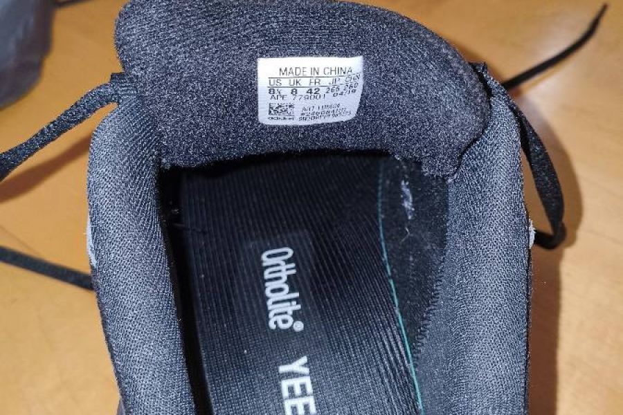 Yeezy Boost 700 V2 'Vanta - Bild 3