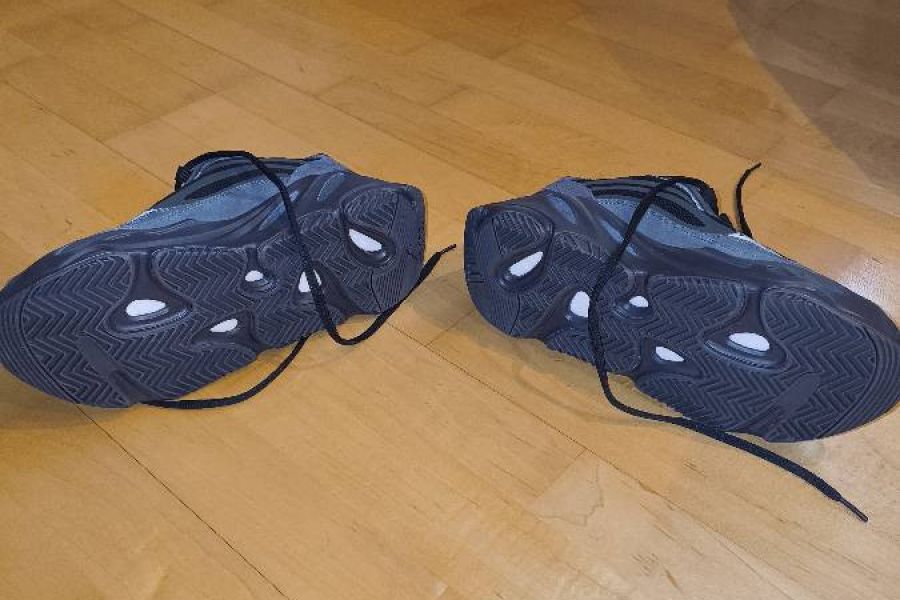 Yeezy Boost 700 V2 'Vanta - Bild 4