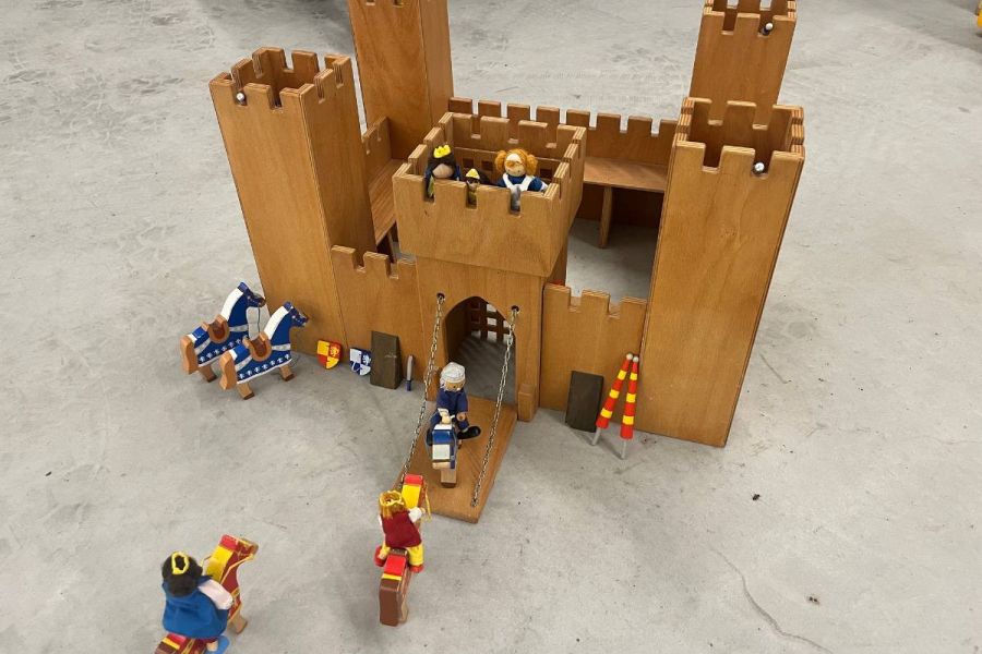 Ritterburg Zugbrücke Holz Handarbeit mit Figuren - Bild 1