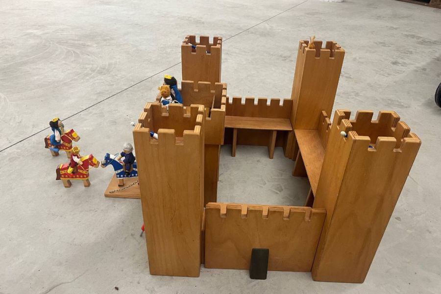 Ritterburg Zugbrücke Holz Handarbeit mit Figuren - Bild 3