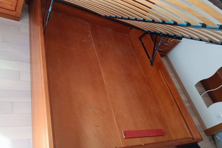 Doppelbett mit Stauraum + 2 Nachtkästchen zu verkaufen - Bild 3