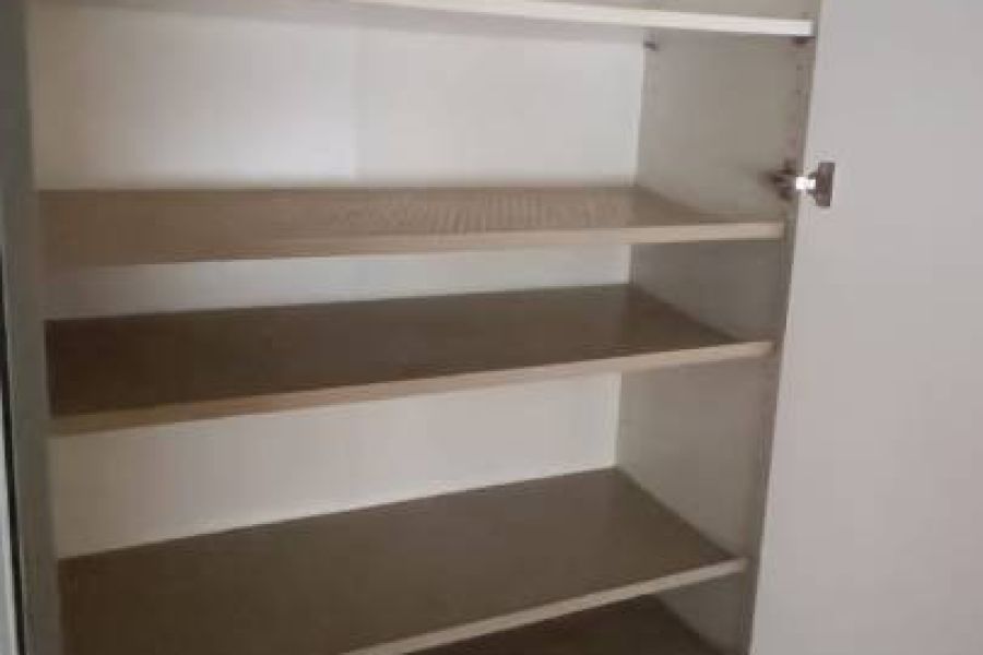 Weißer Schrank mit Spiegelfront – kaum verwendet - Bild 3