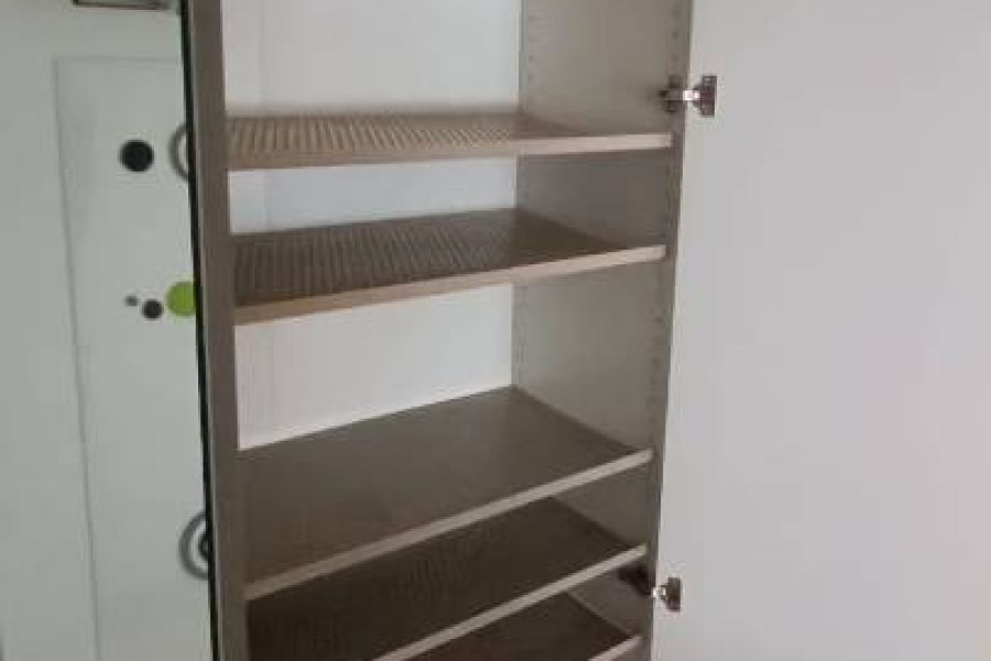 Weißer Schrank mit Spiegelfront – kaum verwendet - Bild 4