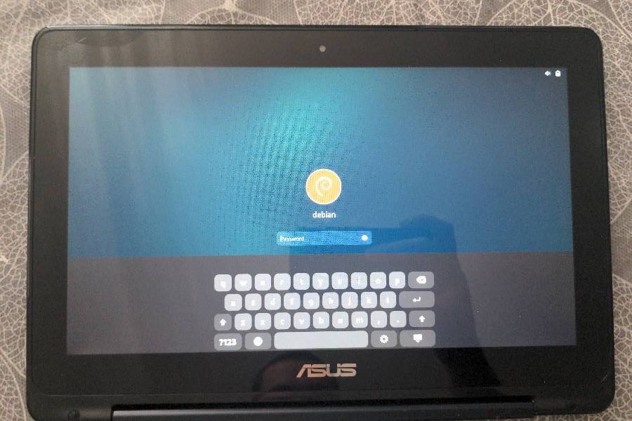 Laptop 11 Zoll ASUS 4GB ram 64GB ssd mit Debian - Bild 1