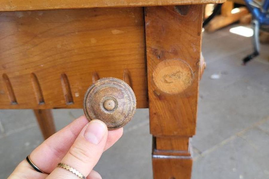 Kleiner Tisch mit Schublade, Holztisch - Bild 5