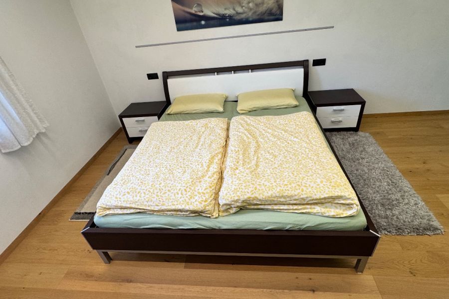 Doppelbett mit 2 Nachtkästchen - Bild 2