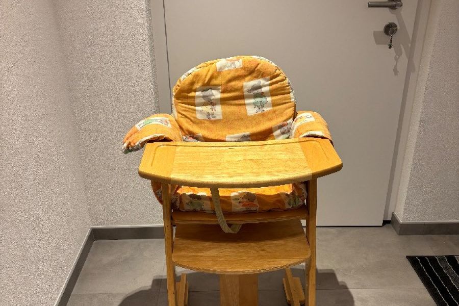 Kindersitz aus Massivholz - Bild 1
