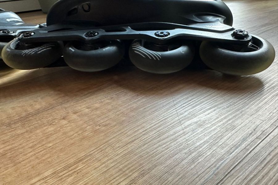 ⛸ Inline Skates EU 37 – Nero – Come Nuovi + Protezioni! - Bild 4