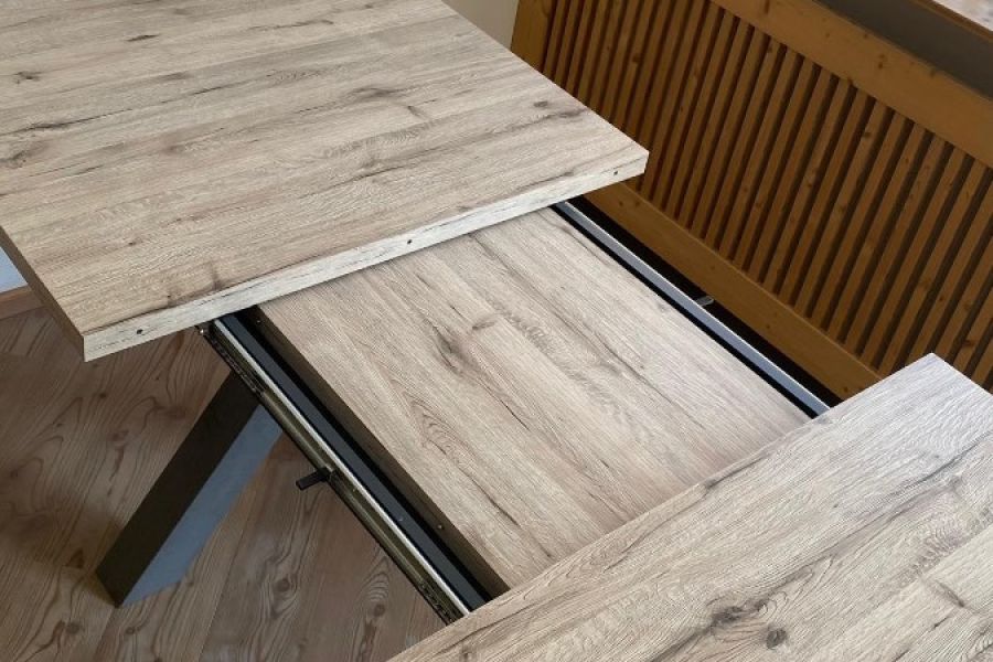 Ausziehbarer Tisch mit 6 Stühlen-wie neu - Bild 4