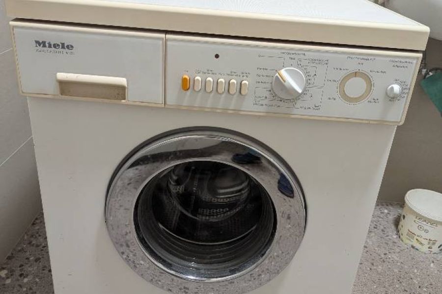 Miele Waschmaschine zu verschenken - Wäscht aber läuft aus - Bild 2