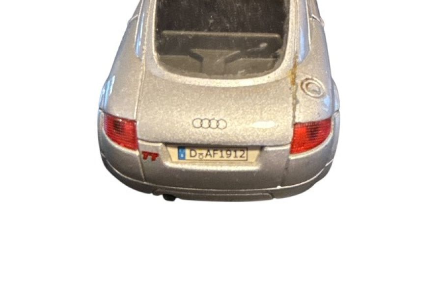 Audi TT Modellauto 1:43 – Welly – Sammlerstück in Silber - Bild 2