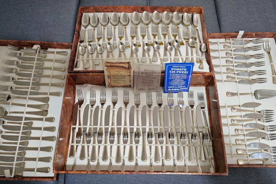 Besteckset 125-teilig, 18/10 Edelstahl, 24 Karat "oro zecchino" - Bild 1