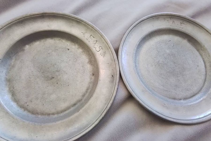 Zwei alte Teller - Bild 1