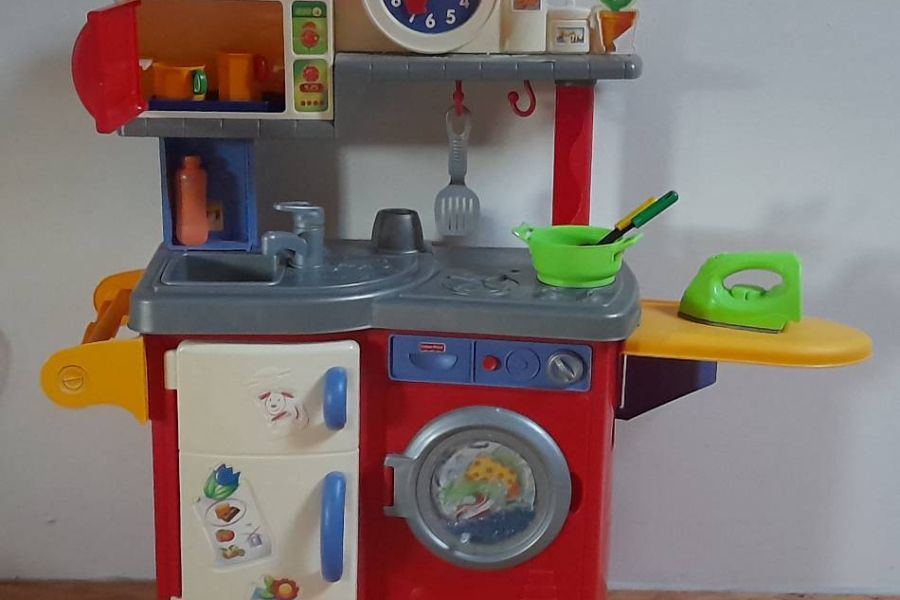 Spielküche günstig inklusive Geschirr, Bügelbrett uswabzugeben - Bild 2