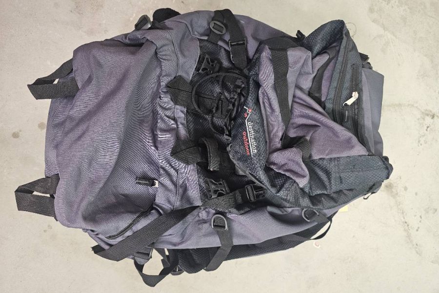 Verkaufe fast neuen Wanderrucksack (grau) - Bild 1