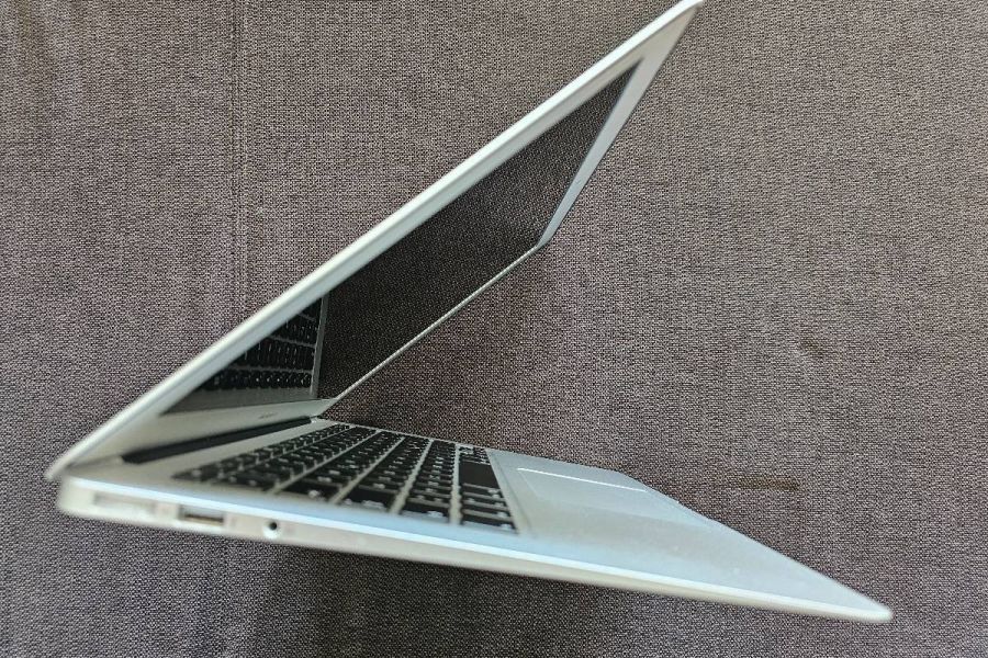 Verkaufe gut erhaltenen MacBook Air 13", 4GB - Bild 2