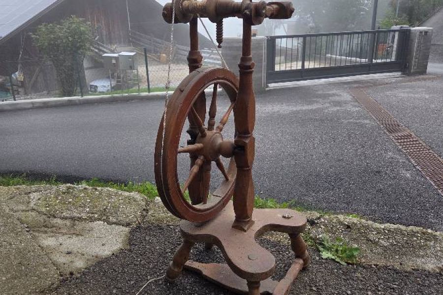 Antikes Spinnrad - Bild 1