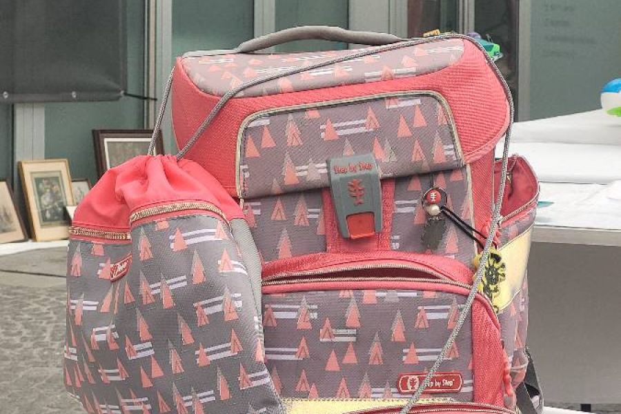 Schultasche mit Zubehör - Bild 1