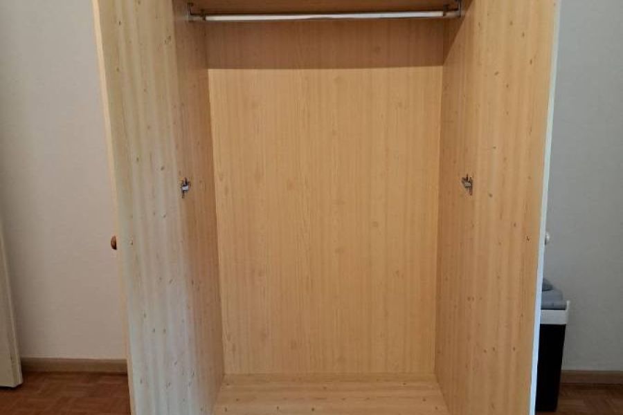 Kleiderschrank Holz günstig abzugeben - Bild 2