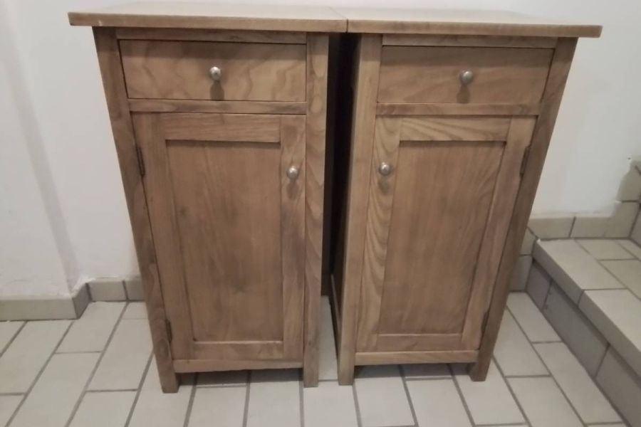Zwei alte gepflegte Nachtkästchen - Bild 5