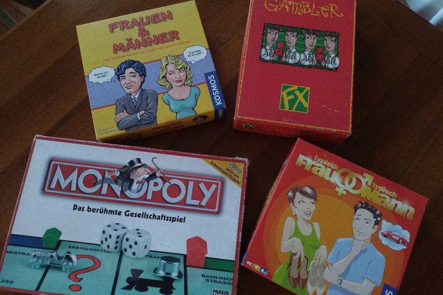 verschiedene Gesellschaftsspiele - Bild 1