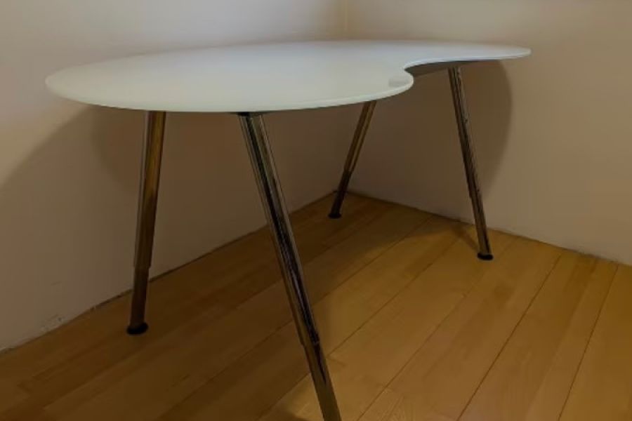Schreibtisch mit Glasplatte - Bild 1
