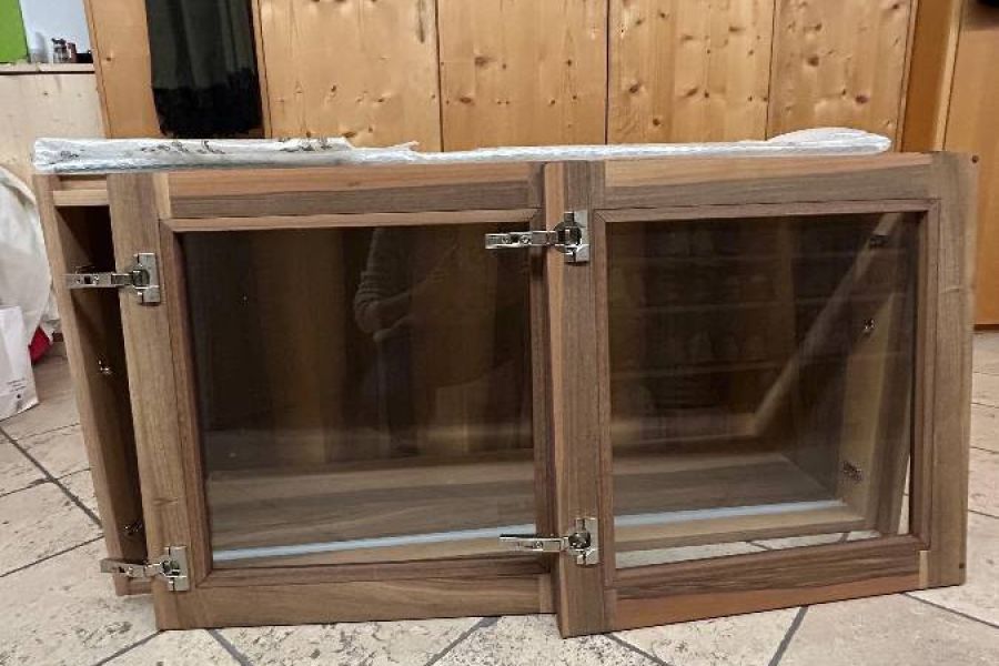 Wand-Vitrine aus Nuss - Bild 4