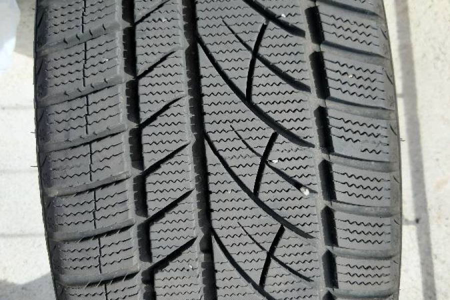 2 Winterreifen 225/40 R19 93V - Bild 2