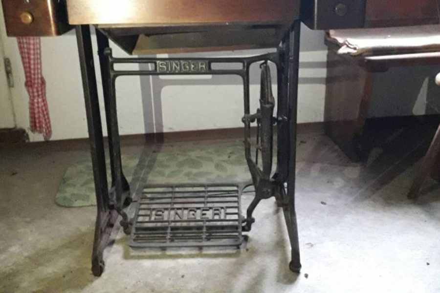Alte Singer Nähmaschine zu verkaufen - Bild 2