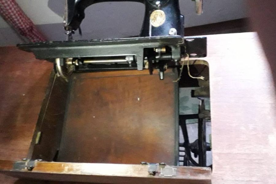 Alte Singer Nähmaschine zu verkaufen - Bild 4