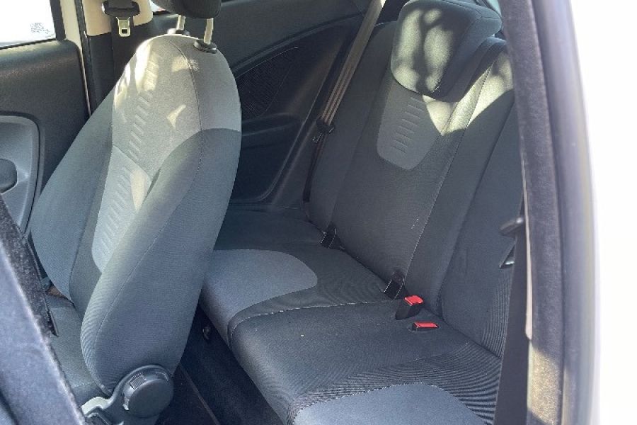 Ford Ka inkl. Sommer & Winterreifen - top für Führerscheinneulinge - Bild 4