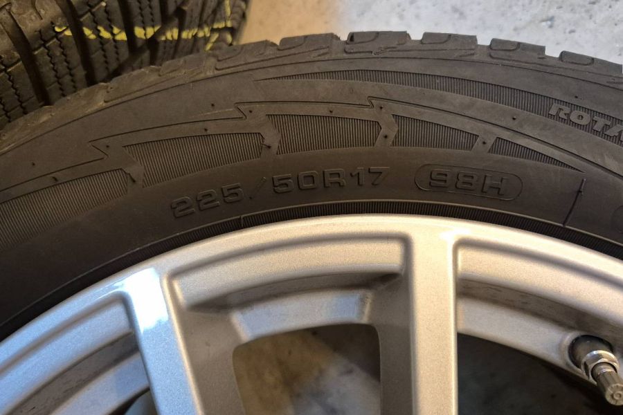 Winterreifen 17 Zoll Komplettsatz Alu BMW Goodyear - Bild 3