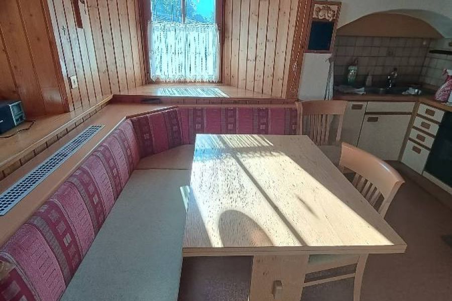 Tisch mit Eckbank und 3 Stühle - Bild 1