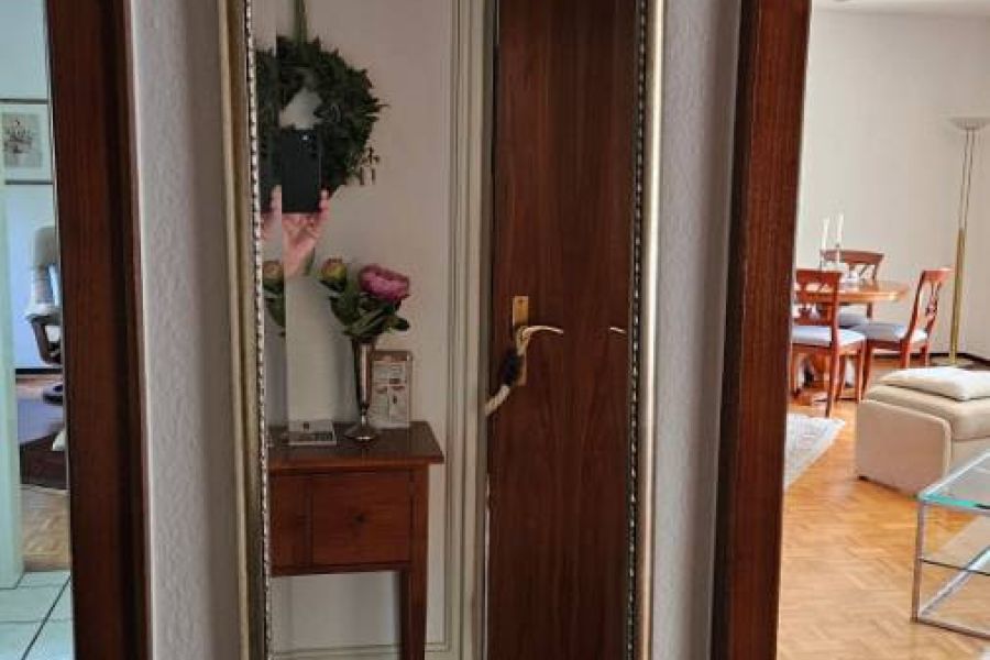 Spiegel mit Rahmen und Facettenschliff - Bild 1