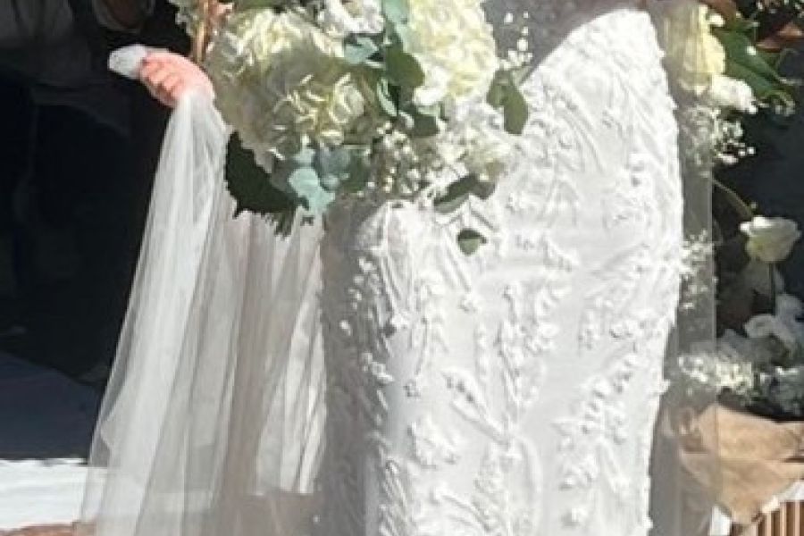 Hochzeitskleid mit Schleier und Schuhen - Bild 3