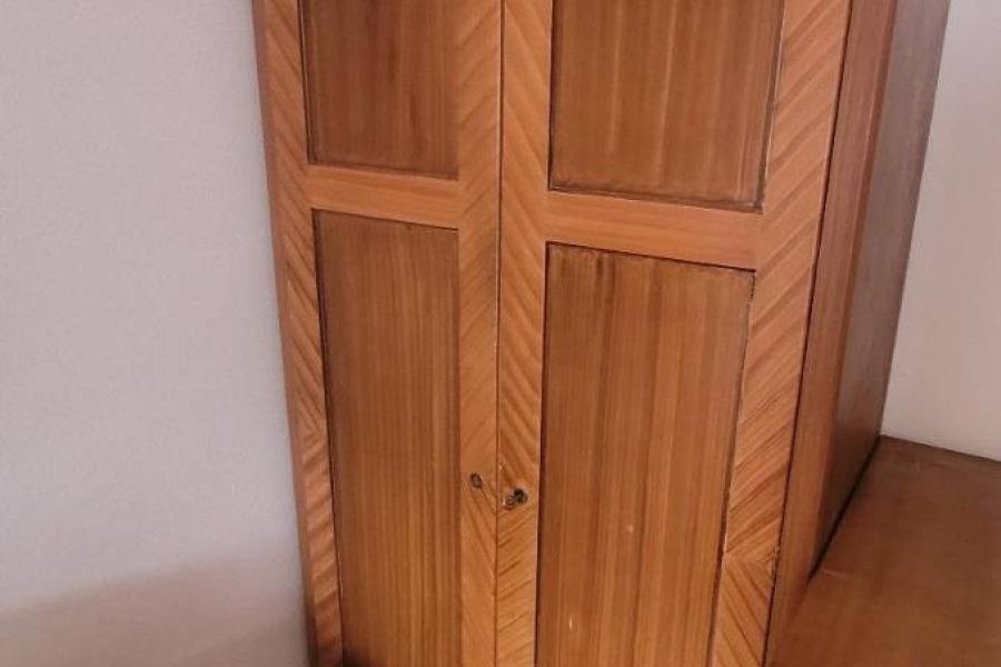 Verkaufe 2 Kleiderschränke aus Holz / Vendo 2 armadi in legno - Bild 2