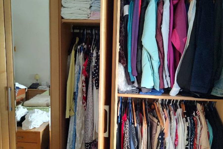 Kleiderschrank hochwertig, 7 Türen mit praktischer Inneneinteilung - Bild 3