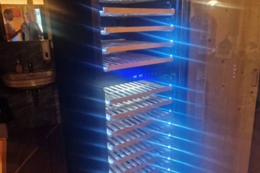 Verkaufe eine neue Wein  Vitrine - Bild 2