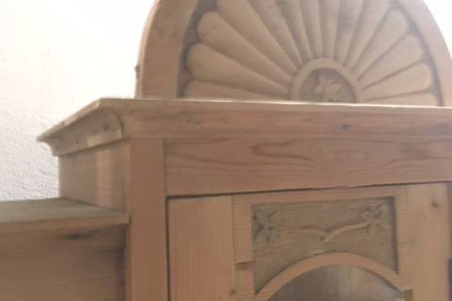 Antike Bauern-Glaskredenz - Bild 2