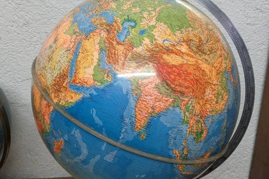 Globus mit integrierter Leuchtfunktion - Bild 1