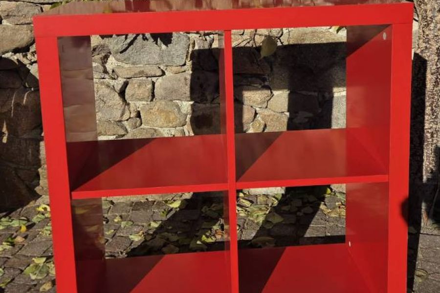 rotes Regal - Bild 1