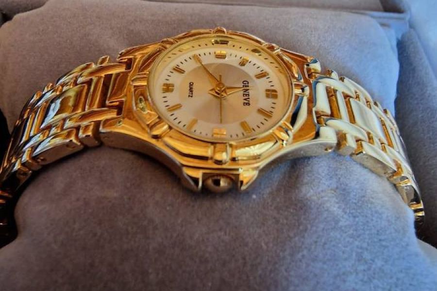 Ungetragene elegante goldfarbene Damenuhr von Geneve - Bild 1