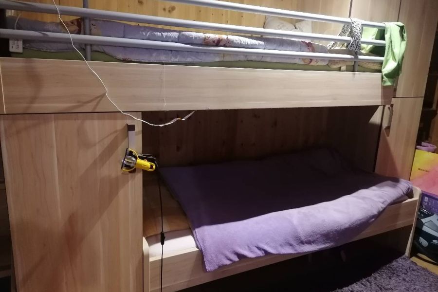Stockbett mit Stiege und Schrank abzugebm - Bild 2